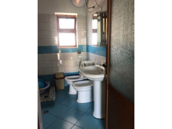 Tirane, jepet me qera apartament 3+1+Ballkon, Kati 2, 94 m2 300 € (spitali sanatoriumit)