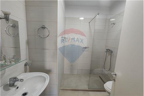 Tirane, jepet me qera apartament 2+1, Kati 2, 76 m2 500 € (Ish parku autobusave - PRANE SHKOLLES NAIM FRASHERI)