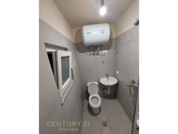 Tirane, jepet me qera Vile 1+1+Ballkon, Kati 1, 80 m2 300 € (lunder)