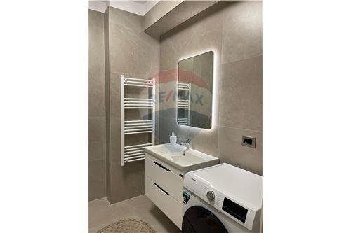 Tirane, jepet me qera apartament 2+1, Kati 6, 90 m2 1,400 € (Rruga Faik Konica - Prane stadiumit Air Albania)