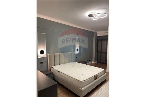 Tirane, jepet me qera apartament 2+1, Kati 6, 90 m2 1,400 € (Rruga Faik Konica - Prane stadiumit Air Albania)