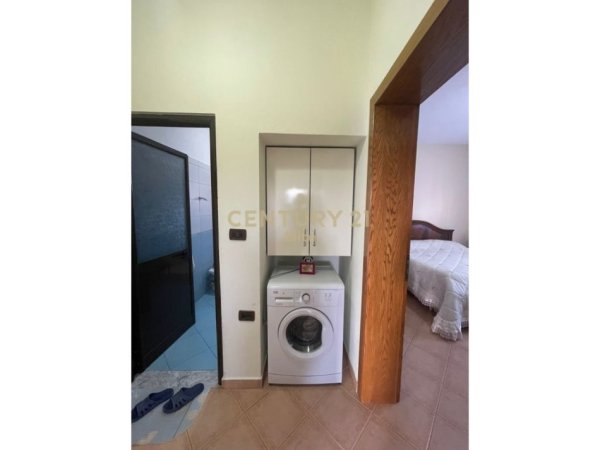 Tirane, jepet me qera apartament 2+1+Ballkon, Kati 2, 115 m2 350 € (sauk)