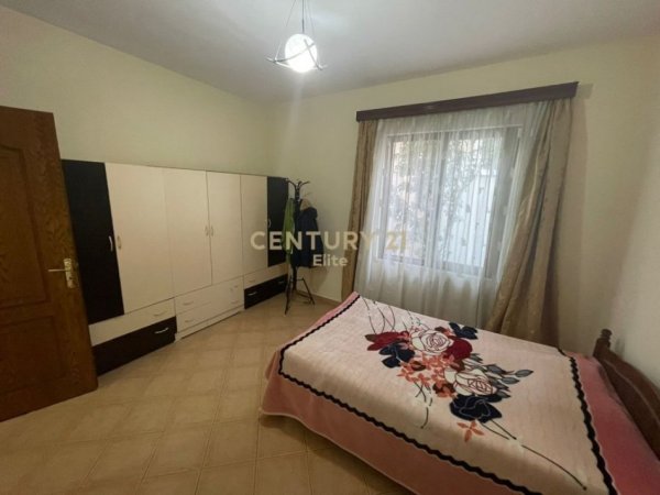 Tirane, jepet me qera apartament 2+1+Ballkon, Kati 2, 115 m2 350 € (sauk)