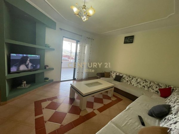 Tirane, jepet me qera apartament 2+1+Ballkon, Kati 2, 115 m2 350 € (sauk)