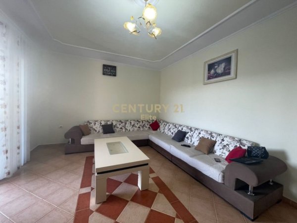 Tirane, jepet me qera apartament 2+1+Ballkon, Kati 2, 115 m2 350 € (sauk)