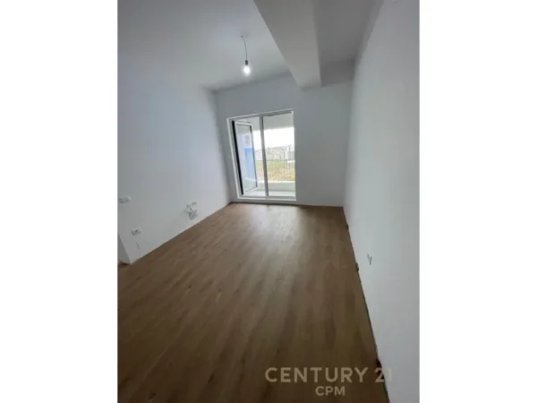 Tirane, jepet me qera apartament 1+1, , 61 m2 400 € (ali demi)