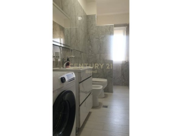 Tirane, jepet me qera apartament , Kati 1, 75 m2 400 € (fresku)