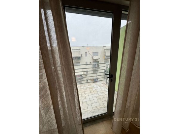 Tirane, jepet me qera apartament 2+1, Kati 5, 100 m2 400 € (5 maj)