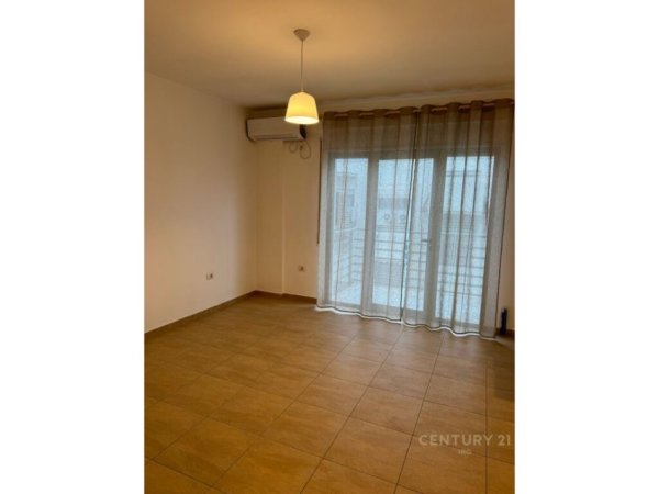 Tirane, jepet me qera apartament 2+1, Kati 5, 100 m2 400 € (5 maj)