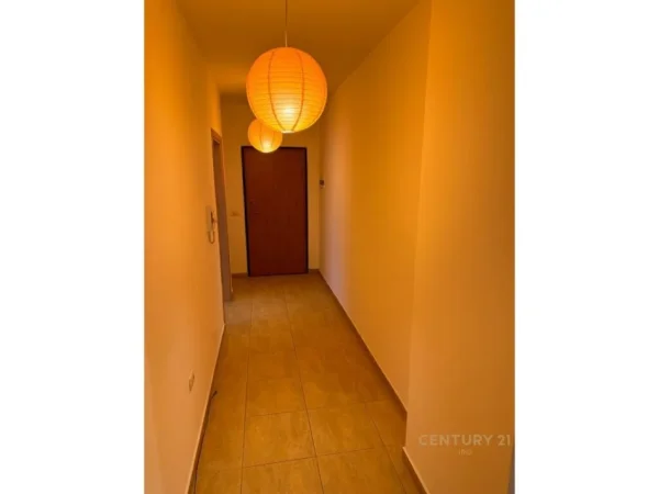 Tirane, jepet me qera apartament 2+1, Kati 5, 100 m2 400 € (5 maj)