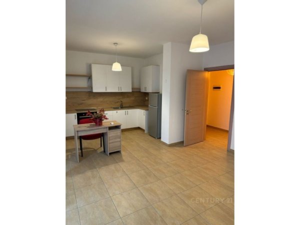 Tirane, jepet me qera apartament 2+1, Kati 5, 100 m2 400 € (5 maj)