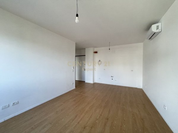 Tirane, jepet me qera zyre , Kati 3, 64 m2 400 € (astir)