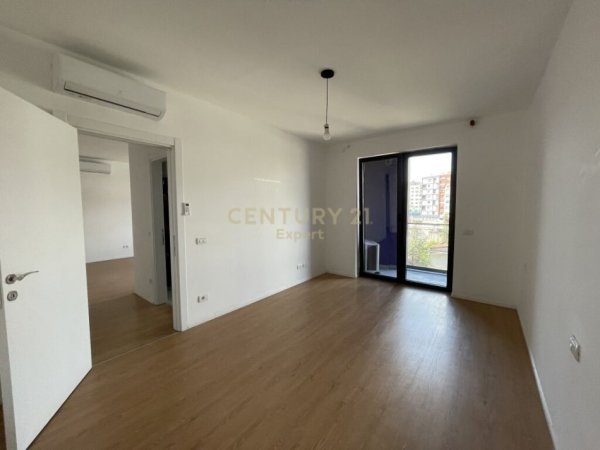 Tirane, jepet me qera zyre , Kati 3, 64 m2 400 € (astir)