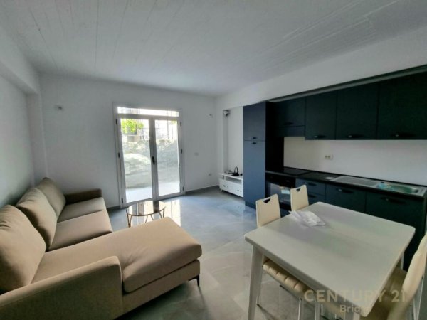 Tirane, jepet me qera Vile 1+1+Ballkon, Kati 1, 100 m2 380 € (astir prane alfa bank)