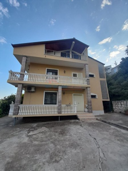 Tirane, shitet Vile 3 Katshe, , 2,000 m2 560,000 € (Shkoze)