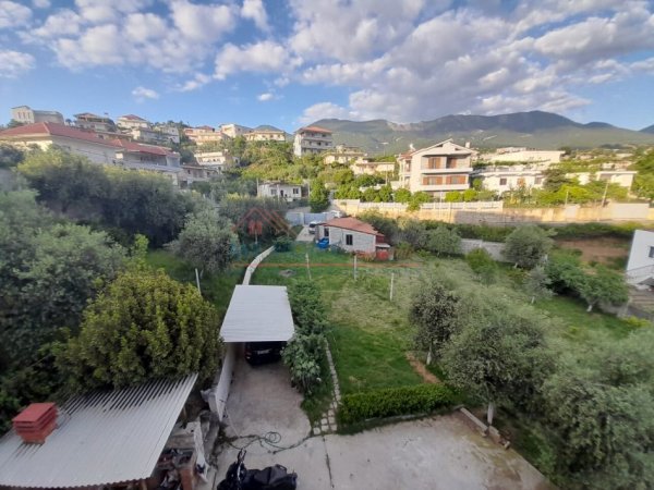 Tirane, shitet Vile 3 Katshe, , 2,000 m2 560,000 € (Shkoze)