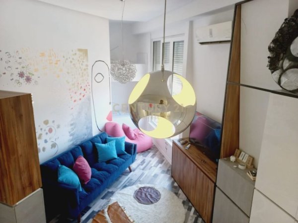 Tirane, jepet me qera vetem 1 dhome 1+1, Kati 11, 37 m2 400 € (kompleksi magnet)