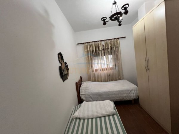 Tirane, jepet me qera apartament 2+1+Ballkon, Kati 2, 85 m2 400 € (Sauk)