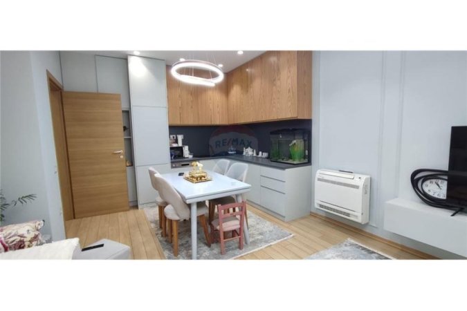 Tirane, shitet apartament 2+1, Kati 3, 110 m2 235,000 € (Liqeni i Thate)