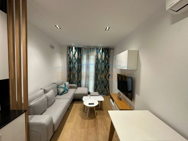 Tirane, jepet me qera apartament 1+1, Kati 1, 60 m2 650 € (Rezidenca Sofia, prane Teg)