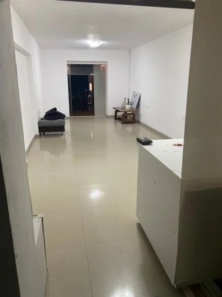 Tirane, jepet me qera dyqan , , 58 m2 600 € (SHKOLLA E BALETIT)