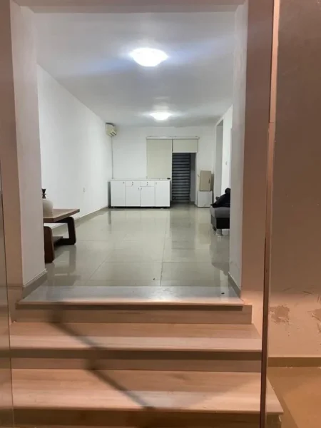 Tirane, jepet me qera dyqan , , 58 m2 600 € (SHKOLLA E BALETIT)