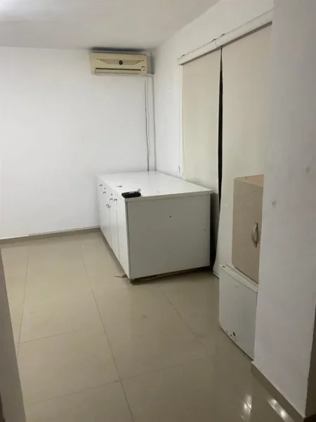 Tirane, jepet me qera dyqan , , 58 m2 600 € (SHKOLLA E BALETIT)