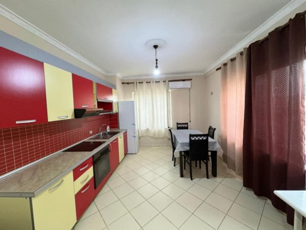 Tirane, jepet me qera apartament 2+1+Aneks+Ballkon, Kati 8, 105 m2 400 € (Teodor Keko)