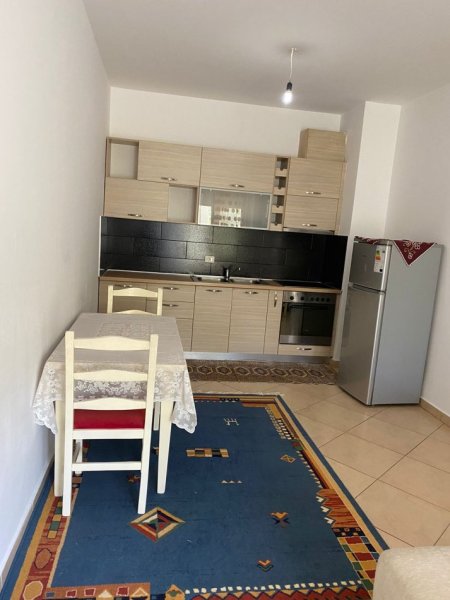 Tirane, jepet me qera apartament 1+1+Ballkon, Kati 3, 75 m2 350 € (Rruga Peti , Liqeni i Thate te ullishtja)