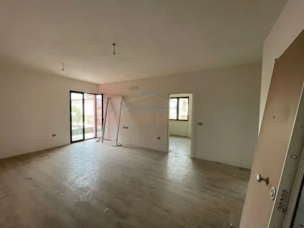 Tirane, shitet apartament 3+1+Ballkon, Kati 1, 130 m2 182,000 € (Jordan misja)