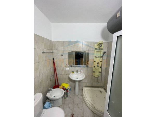 Durres, shitet apartament 1+1+Aneks+Ballkon, Kati 9, 90 m2 90,000 € (SHkembi Kavajes)