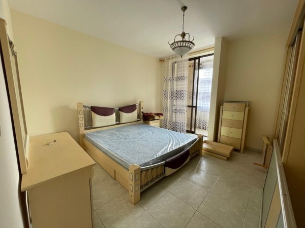Tirane, jepet me qera apartament 3+1+Ballkon, Kati 4, 140 m2 600 € (Rruga Asim Vokshi)