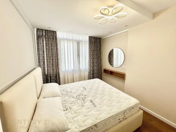 Tirane, jepet me qera apartament 1+1, Kati 4, 55 m2 600 € (Prane Sheshit Wilson Tirana, Albania)