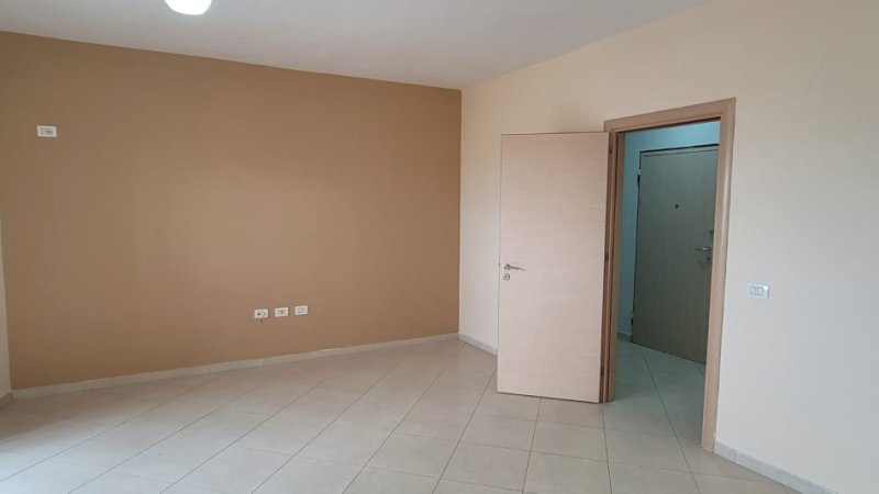 Tirane, shes apartament 2+1+Aneks+Ballkon, Kati 4, 107 m2 110,000 € 