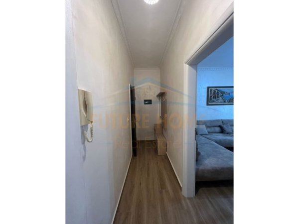Durres Plazh, jepet me qera apartament 1+1+Ballkon, Kati 1, 60 m2 350 € (Qera, Apartament 1+1, Plazh, Hekurudha)