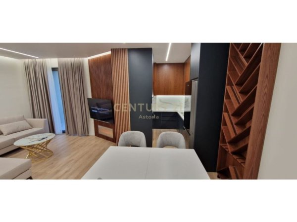 Tirane, jepet me qera apartament 2+1, Kati 5, 85 m2 800 € (Bulevardi i Ri)