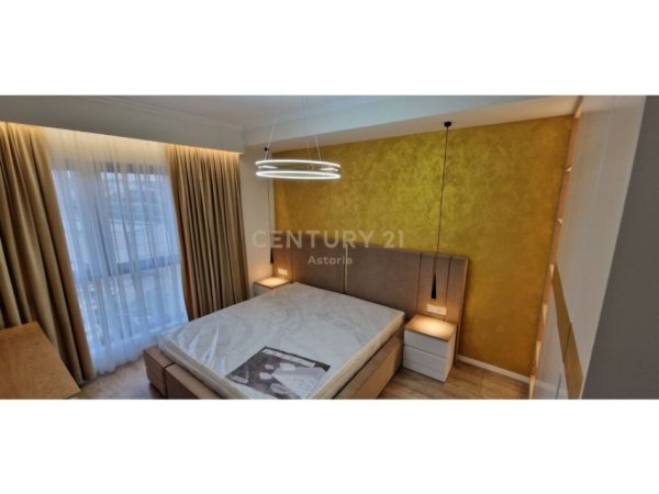 Tirane, jepet me qera apartament 2+1, Kati 5, 85 m2 800 € (Bulevardi i Ri)