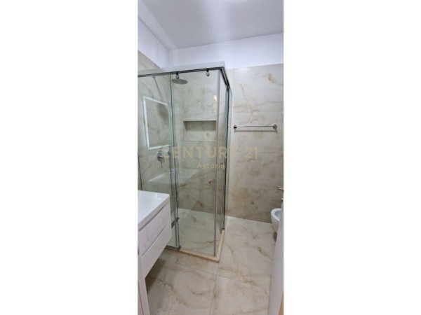 Tirane, jepet me qera apartament 2+1, Kati 5, 85 m2 800 € (Bulevardi i Ri)