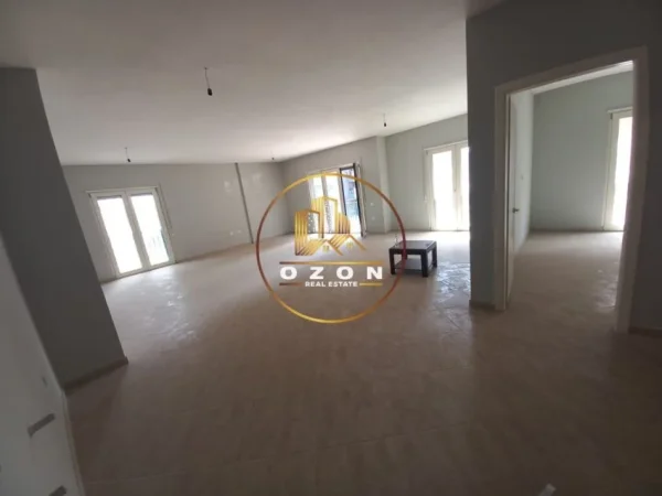 Ambjent Biznesi Me Qira Tek Kompleksi Green City 400€!