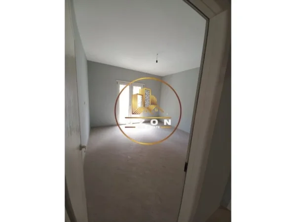 Ambjent Biznesi Me Qira Tek Kompleksi Green City 400€!