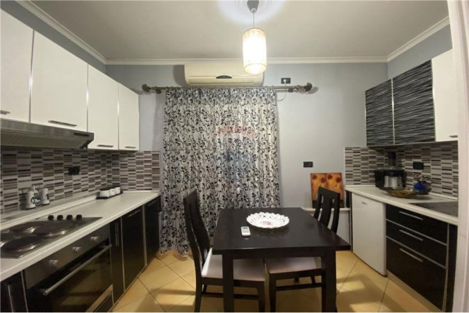 Tirane, jepet me qera apartament 1+1, Kati 3, 40 m2 350 € (Xhon kenedi - Komuna e Parisit - Eleonora, Shqipëri)