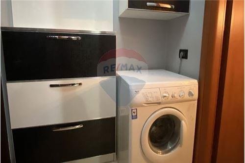 Tirane, jepet me qera apartament 1+1, Kati 3, 40 m2 350 € (Xhon kenedi - Komuna e Parisit - Eleonora, Shqipëri)