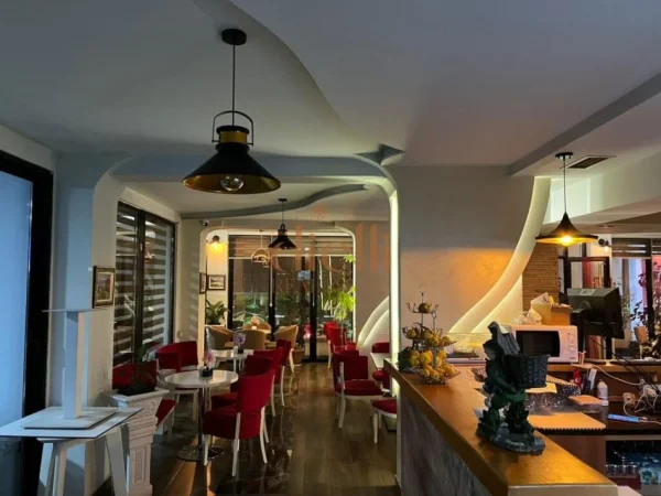 Durres, shitet lokal , , 252 m2 