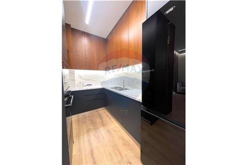 Tirane, jepet me qera apartament 2+1, Kati 5, 102 m2 800 € (Bulevardi Ri - Stacioni i Trenit, Shqipëri)