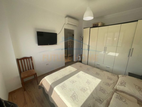 Tirane, shitet apartament 3+1+Ballkon, Kati 3, 154 m2 210,000 € (kombinat)