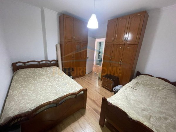 Tirane, shitet apartament 3+1+Ballkon, Kati 3, 154 m2 210,000 € (kombinat)