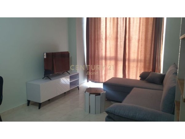 Tirane, jepet me qera apartament 1+1, Kati 8, 55 m2 530 € 