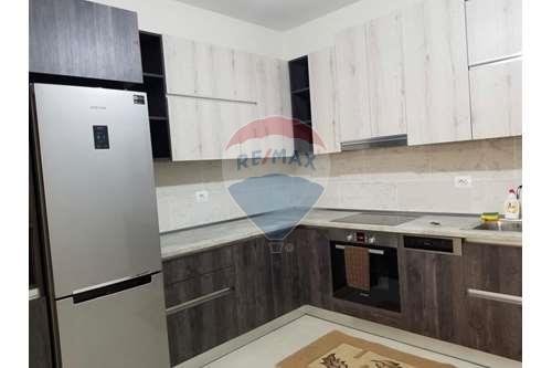 Tirane, jepet me qera apartament 2+1, Kati 7, 110 m2 550 € (Rruga Aleksander Moisiu - Rrethinë - Kinostudio, Shqipëri)