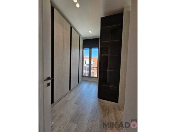 Tirane, jepet me qera apartament 2+1, Kati 8, 116 m2 1,500 € 