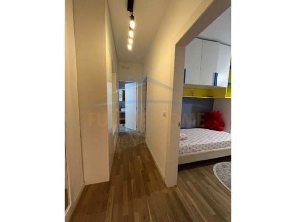 Tirane, shitet apartament duplex Dublex, Kati 8, 158 m2 278,000 € (ISH PARKU)